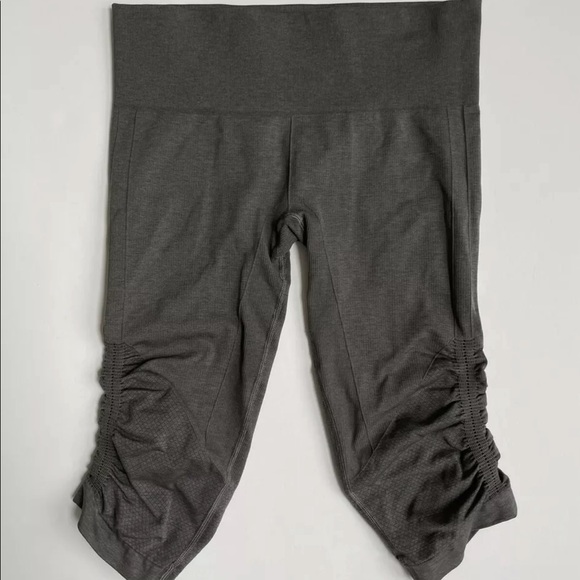 Lululemon In The Flow Crop || Leggings Sz 8 - Picture 2 of 5